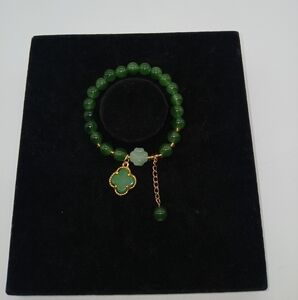 Beaded Clover Faux Jade and Gold-tone Stretchable Bracelet Size 6.5" (re…